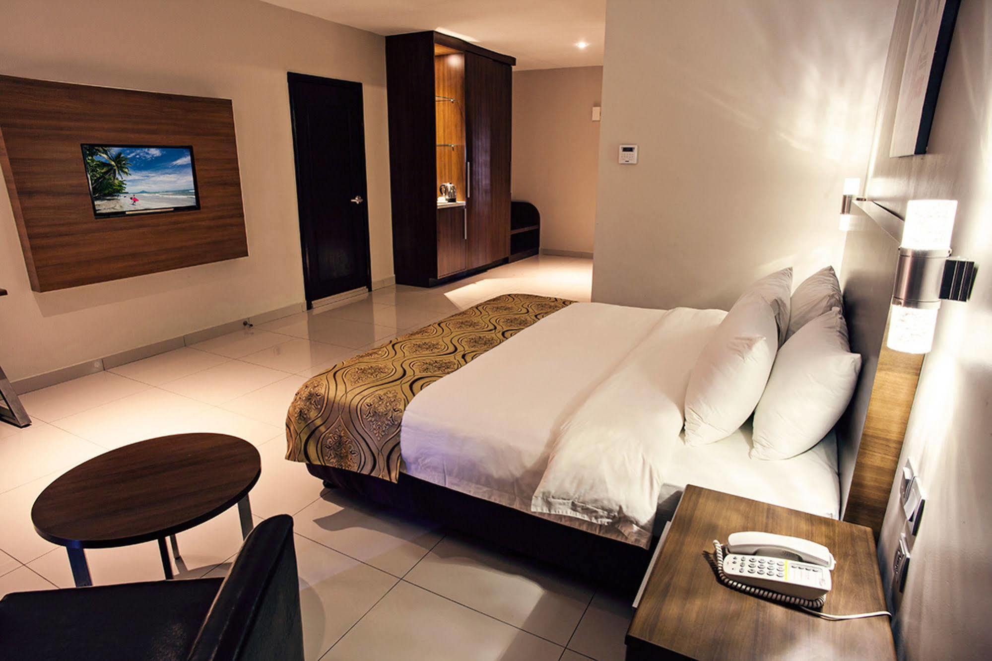 Laguna Hotel Port Moresby Esterno foto